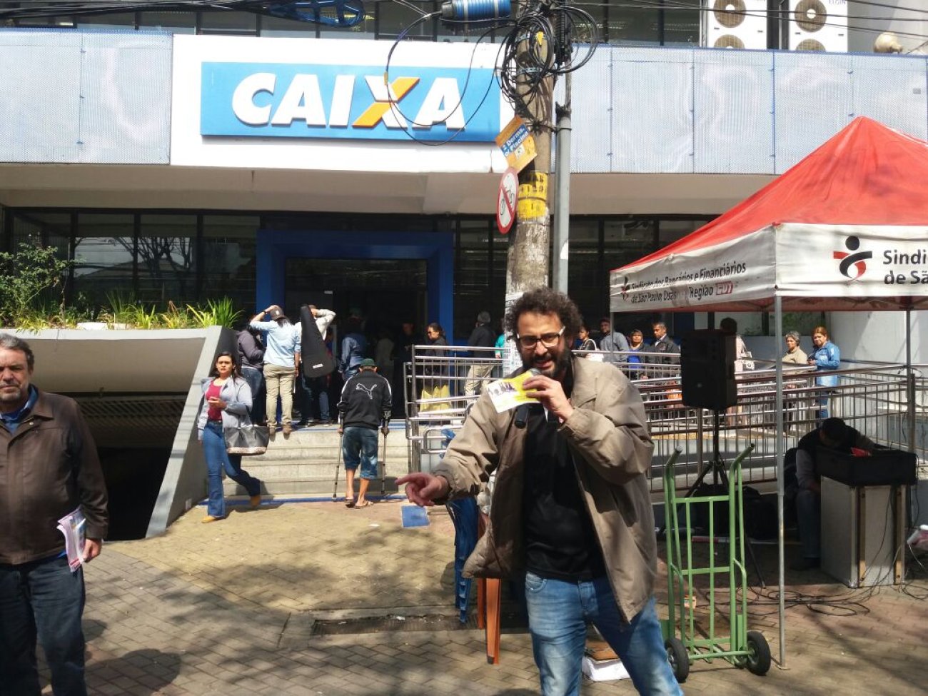Calçadão de Carapicuíba recebeu protesto do Sindicato em defesa dos bancos públicos Foto: Seeb-SP
