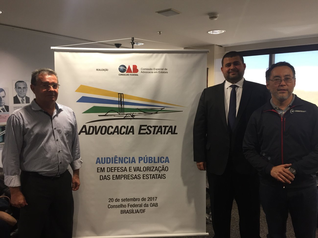 Jair Ferreira, da Fenae, Caref Fabiano Felix e diretor do Sindicato Ernesto Izumi, em audiência em defesa dos bancos públicos Foto: divulgação
