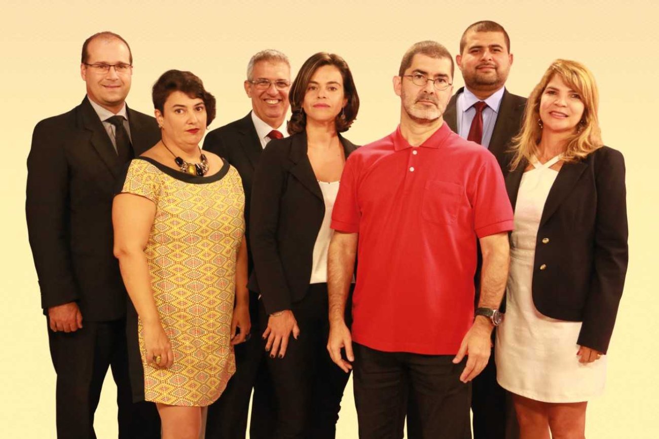 William Mendes (de vermelho) e demais integrantes da Chapa 1 - Em Defesa da Cassi Foto: Anju