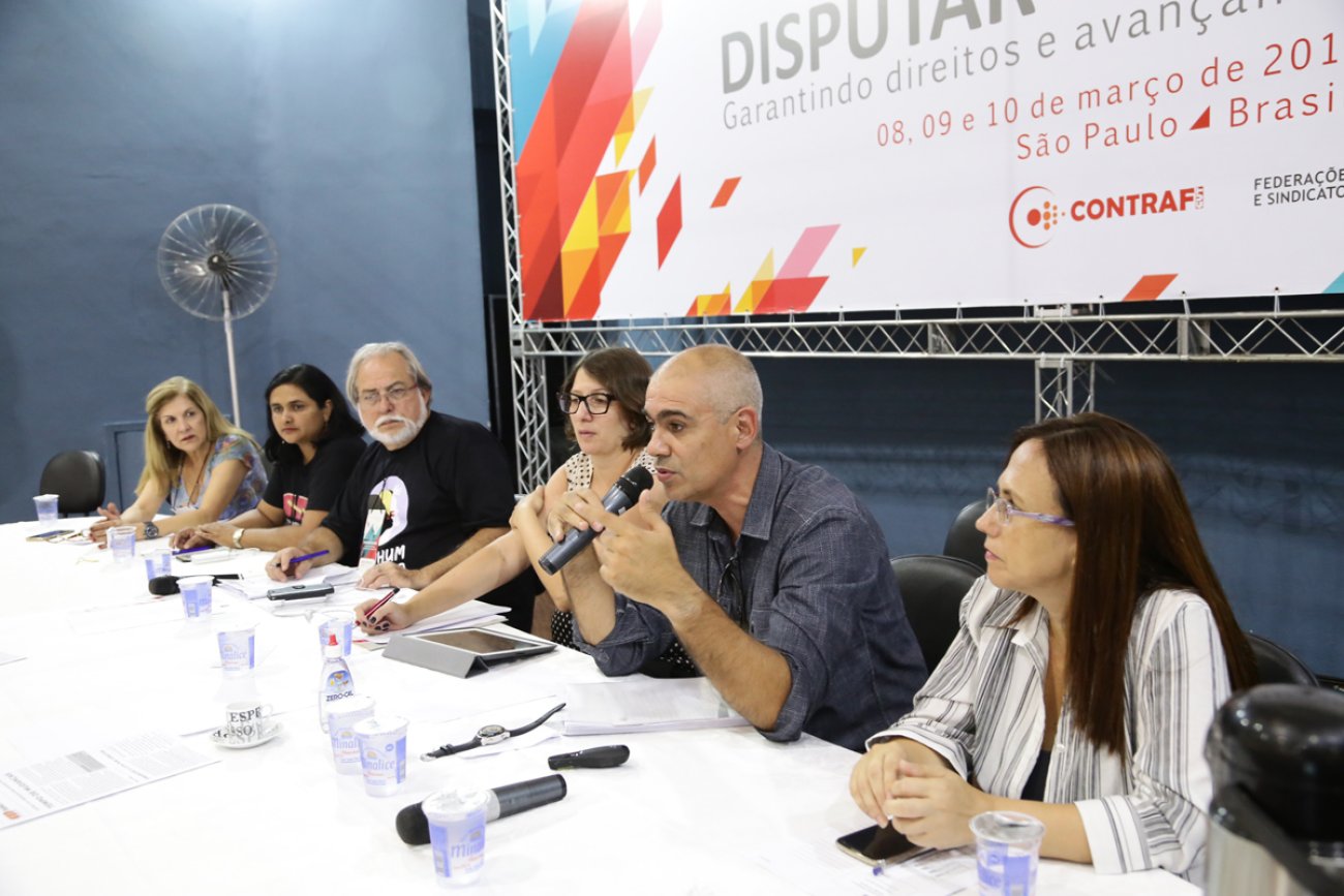 O professor Moisés Marques traçou considerações sobre a política atual pelo mundo Foto: Jailton Garcia / Contraf-CUT