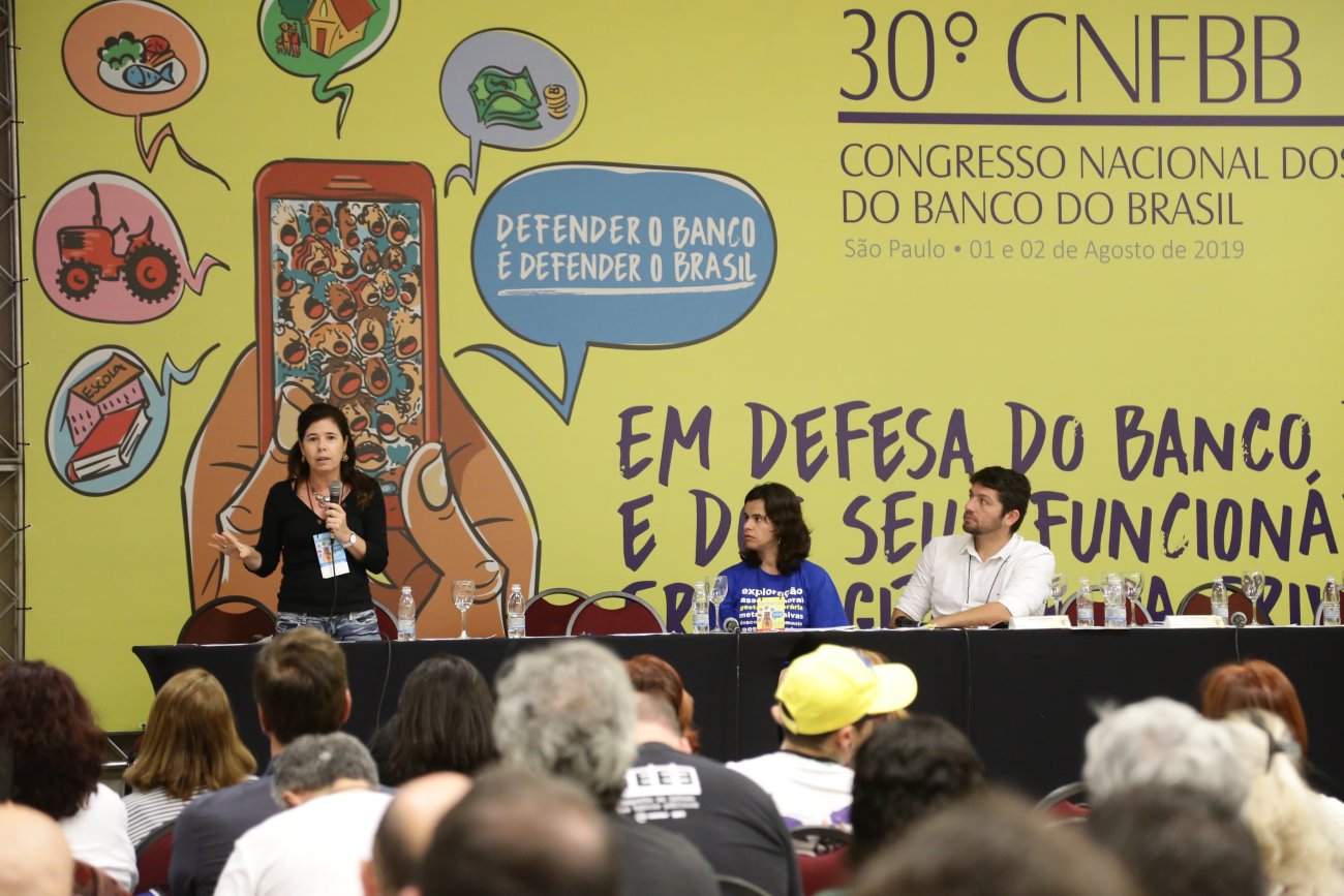 Pesquisadora Ana Tércia Sanches trouxe reflexões sobre o "mundo digital bancário" para o 30º CNFBB Foto:  Jailton Garcia/Contraf-CUT