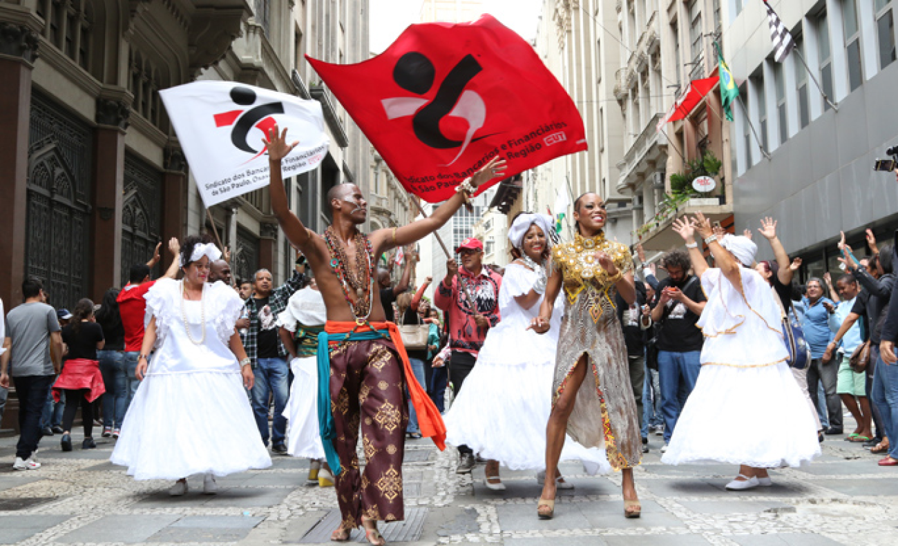 Em homenagem ao Dia da Consciência Negra, cortejo percorre o centro da capital Foto: Anju