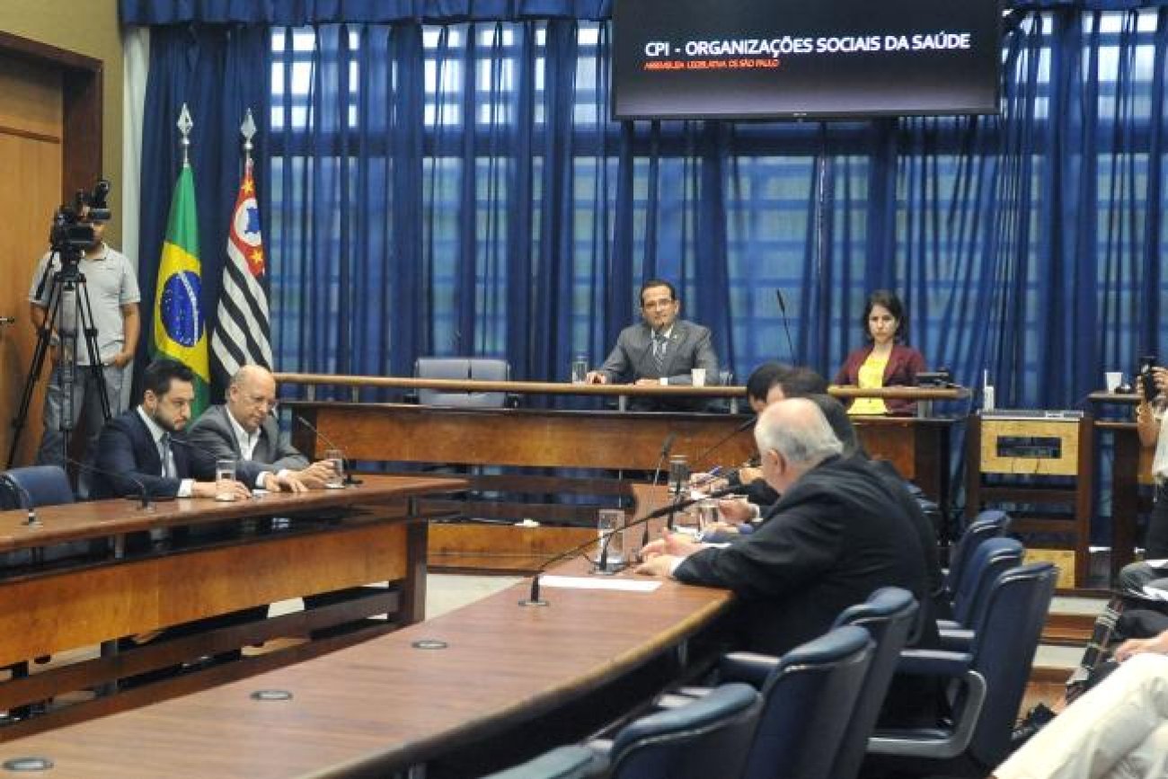 Membros da CPI das OSS em sessão: deputado apresentou requerimento para que ex-secretário David Uip seja convocado Foto: Carol Jacob/Alesp