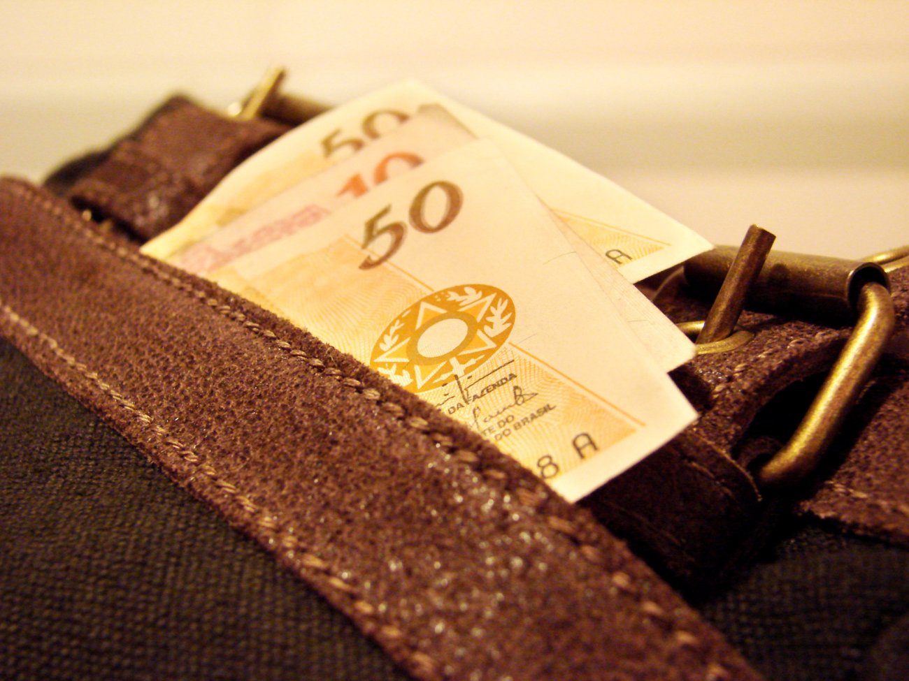 Para saber se está na lista, trabalhador deve ligar para a Central de Atendimento Foto: Weliton Slima / Freeimages