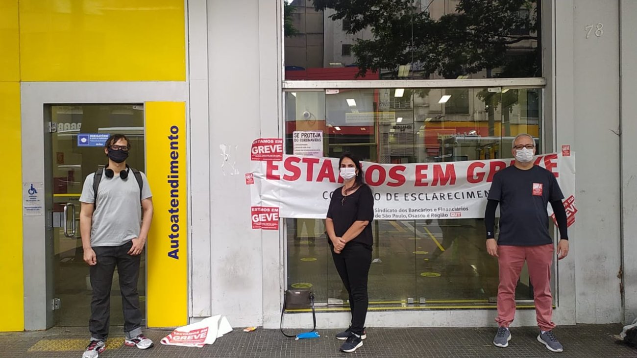 Bancários de São Paulo paralisaram diversas agências e departamentos Foto: Seeb-SP