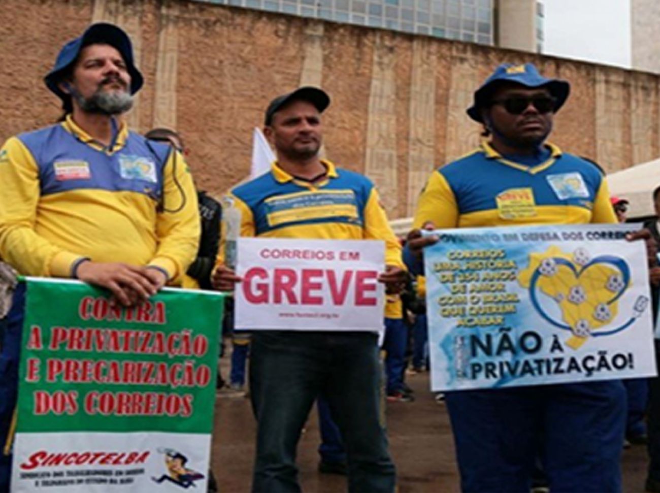 Trabalhadores mobilizados: 'Nova proposta é tão perversa quanto a primeira e os retrocessos não mudam em nada' Foto: Reprodução/Fentect