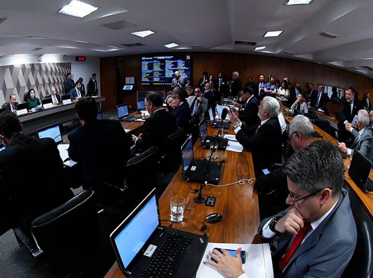 Senadores da CCJ na reunião em que texto-base foi aprovado Foto: Geraldo Magela/Agência Senado