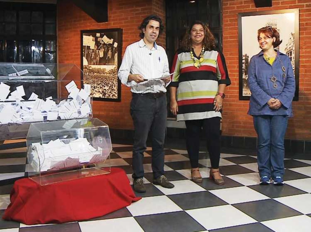 Dirigentes sindicais durante o sorteio de prêmios realizado no MB com a Presidenta Foto: Reprodução TBV