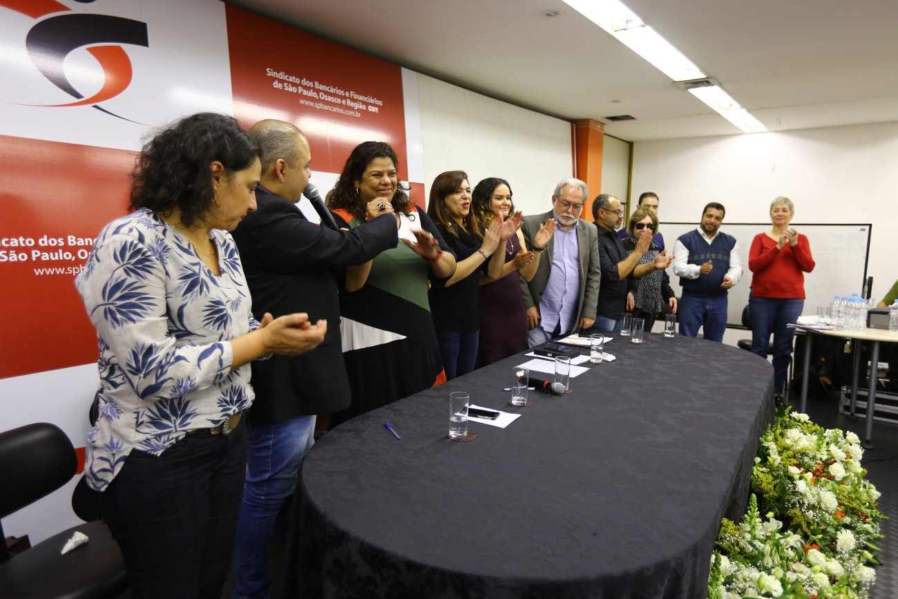 Posse da nova diretoria do Sindicato reuniu representantes de entidades do setor bancário e das maiores centrais sindicais do país Foto: Juca Varella
