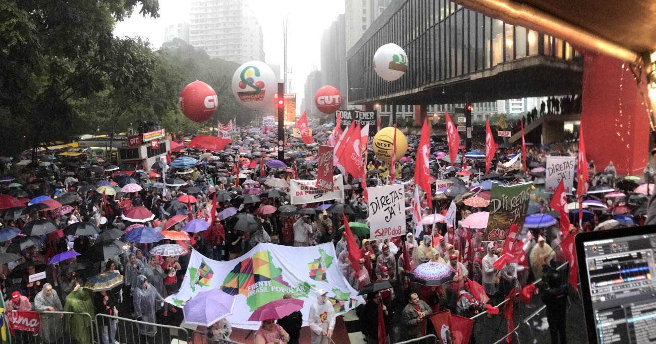 Nem a chuva desanimou a luta pelo Fora Temer, Diretas Já e contra a retirada de direitos Foto: Roberto Parizotti / CUT