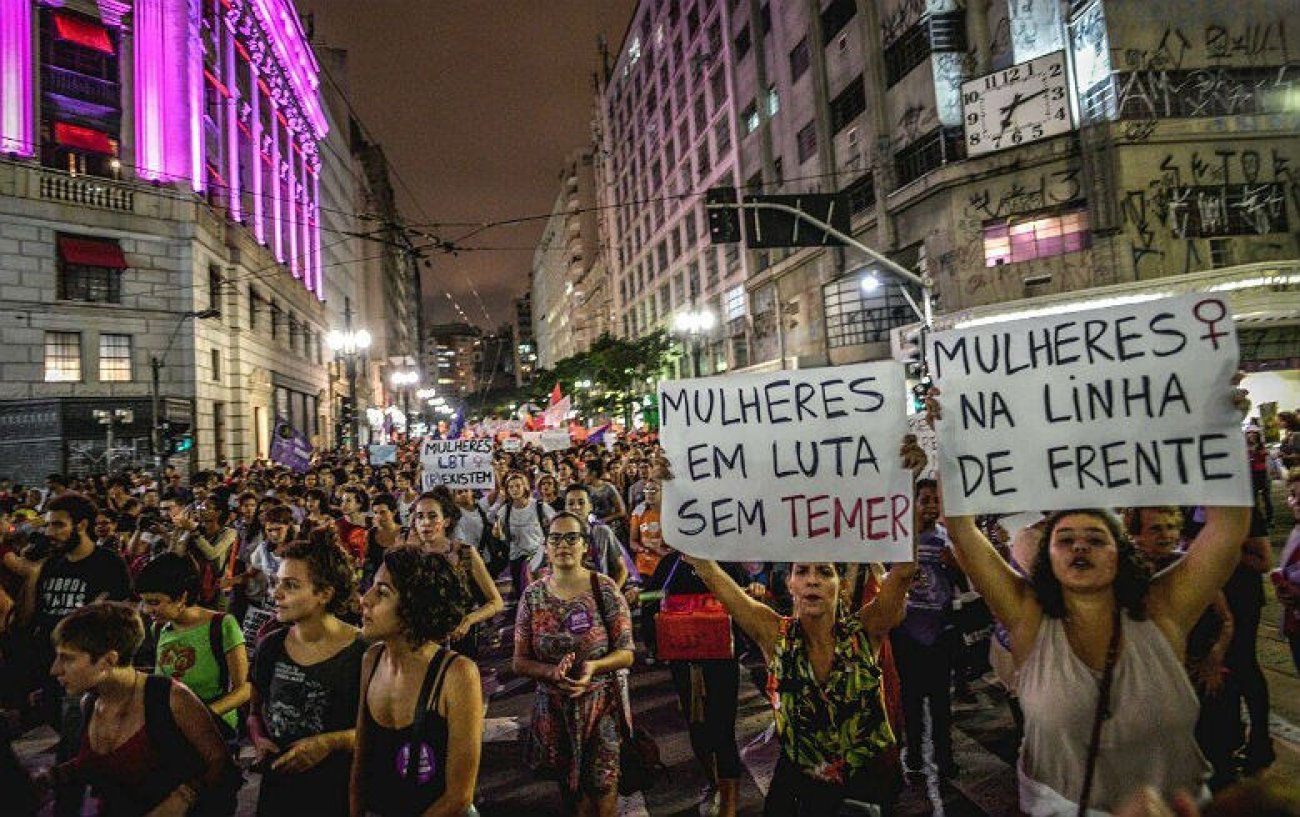 Militantes levaram cartazes com palavras de ordem Foto: Mídia Ninja