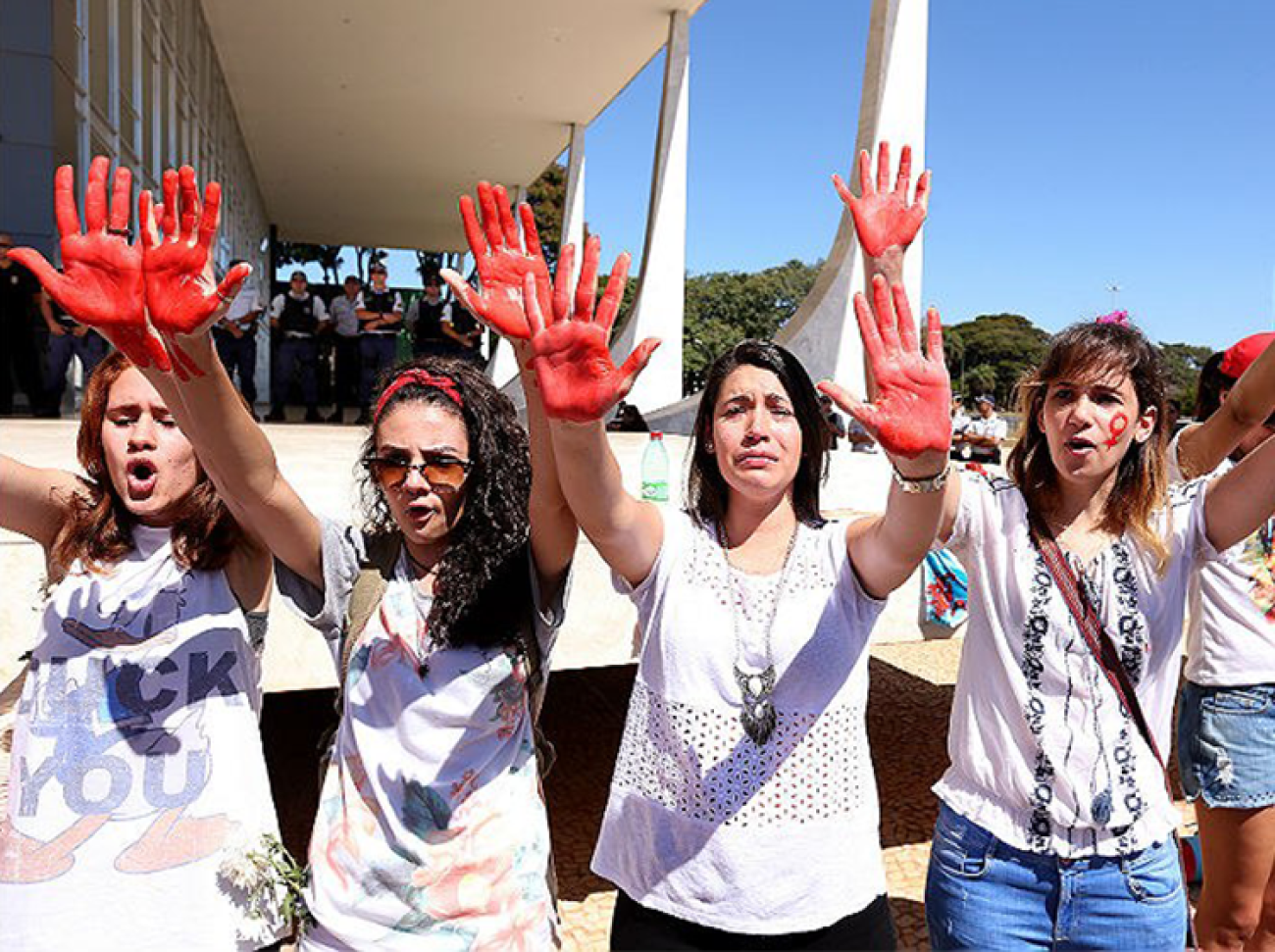 Senado aprova lei que torna crime a importunação sexual | Sindicato dos  Bancários