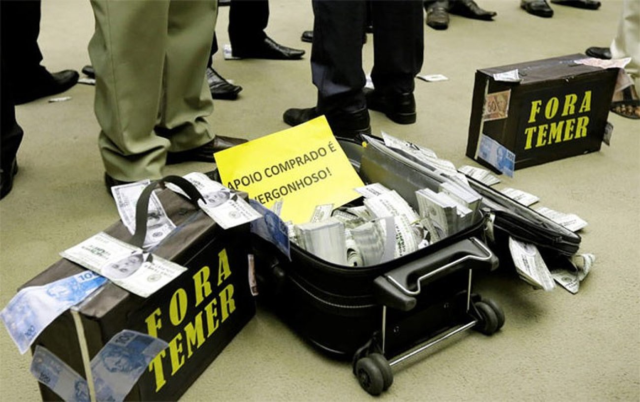 Oposição protesta contra compra de votos para livrar Temer Foto: Gustavo Bezerra/AGPT