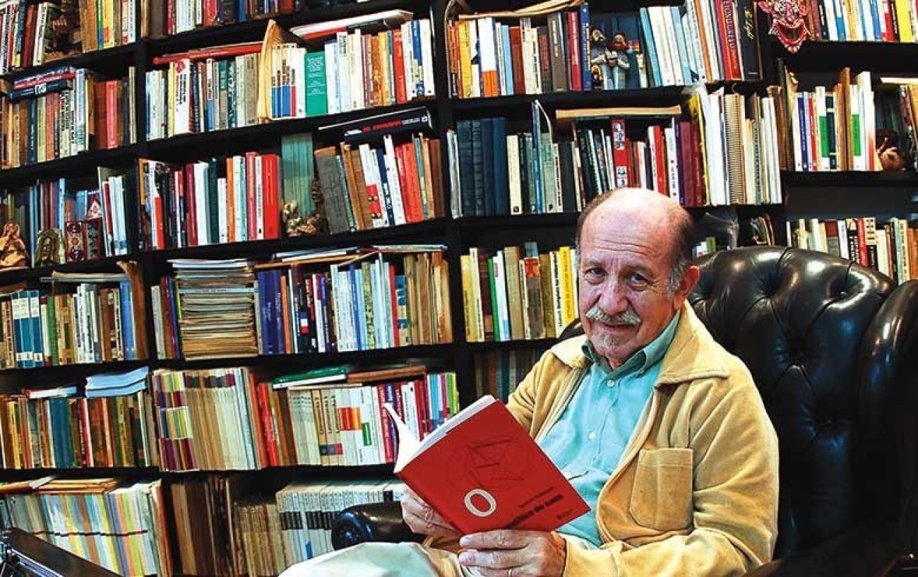 O professor Paul Singer em sua sala, no dia em que concedeu entrevista para edição número 1 da Revista do Brasil Foto: Jailton Garcia/RBA (abril de 2006)
