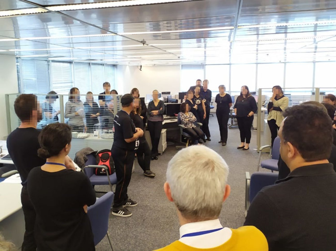 Dirigentes conversam com empregados da Superintendência Regional Paulista durante Dia Nacional de Luta contra a reestruturação Foto: Seeb-SP