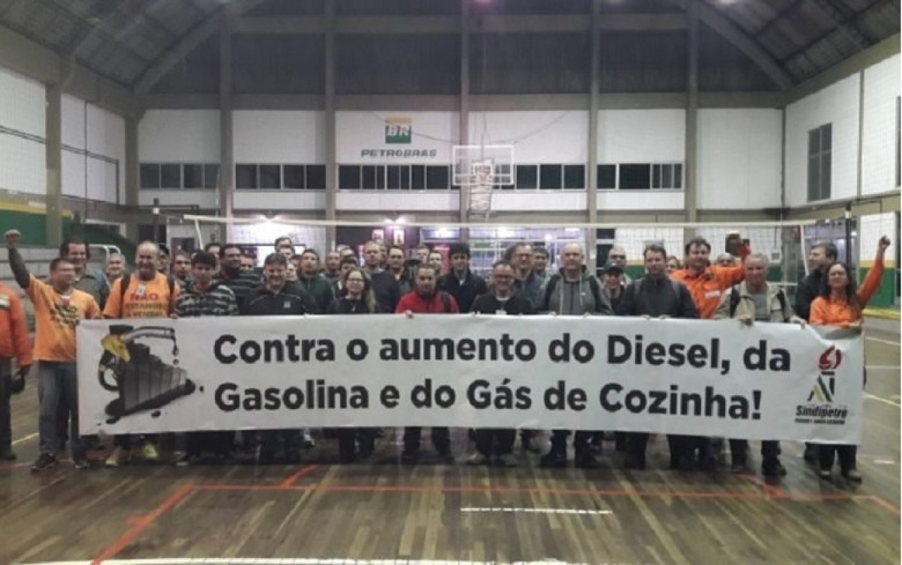 Trabalhadores da Refinaria Presidente Getúlio Vargas (Repar) protestaram no sábado 26 Foto: Divulgação