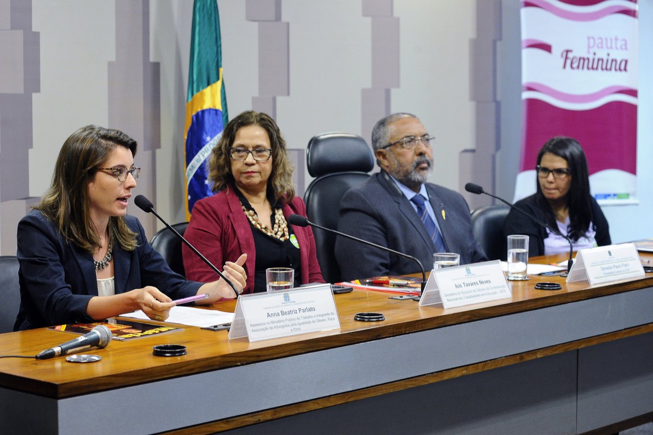Inconstitucionalidade, discriminação, injustiça e retrocesso social foram alguns dos temas abordados pelas debatedoras Foto: Geraldo Magela / Agência Senado
