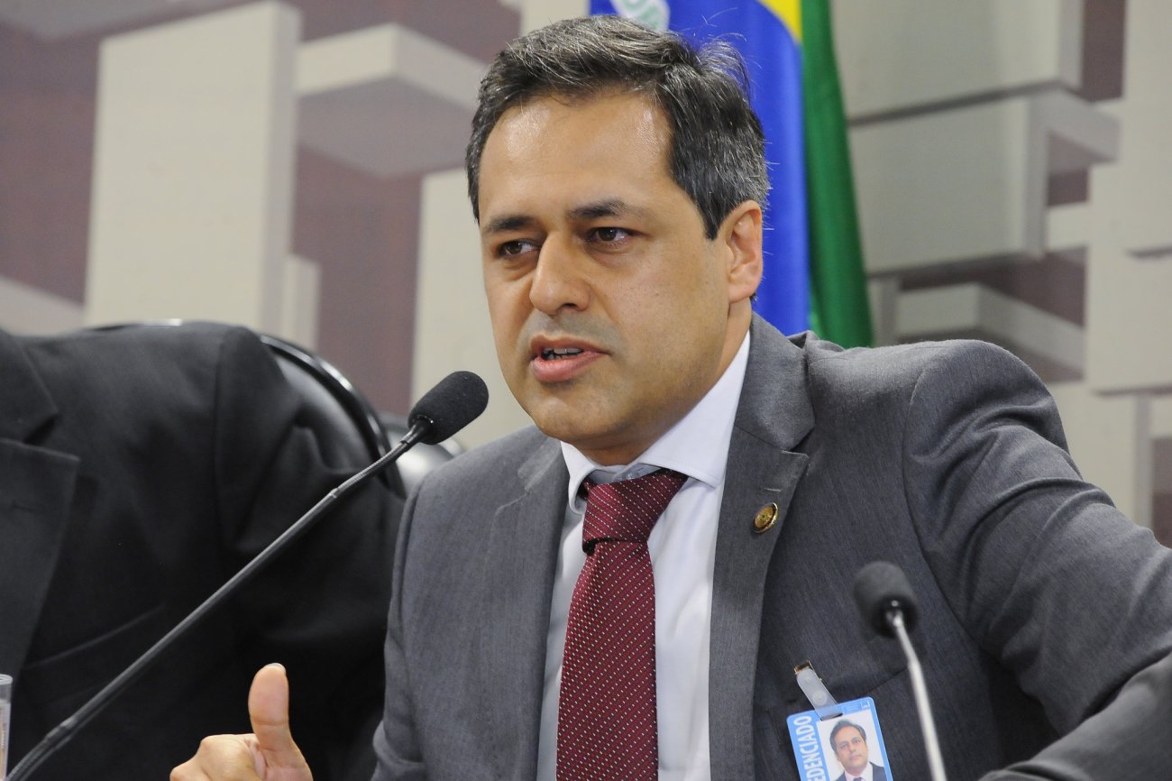 Kléber Cabral, vice-presidente da Unafisco, fala durante a sessão da CPI Foto: Waldemir Barreto / Agência Senado