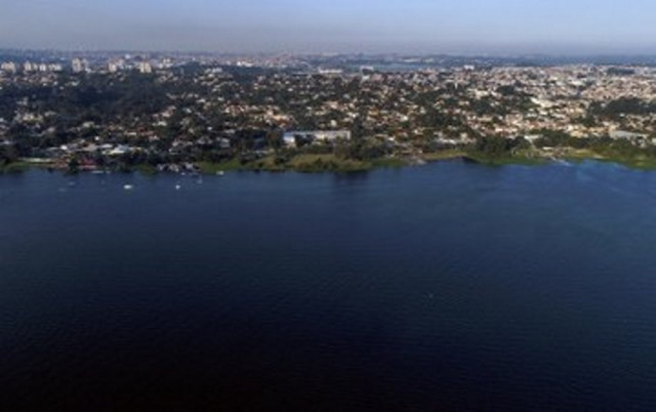 Represa de Gurapiranga, que está com 90% da capacidade, tem registrado aumento da poluição ano após ano RUBENS CHAVES/FOLHAPRESS