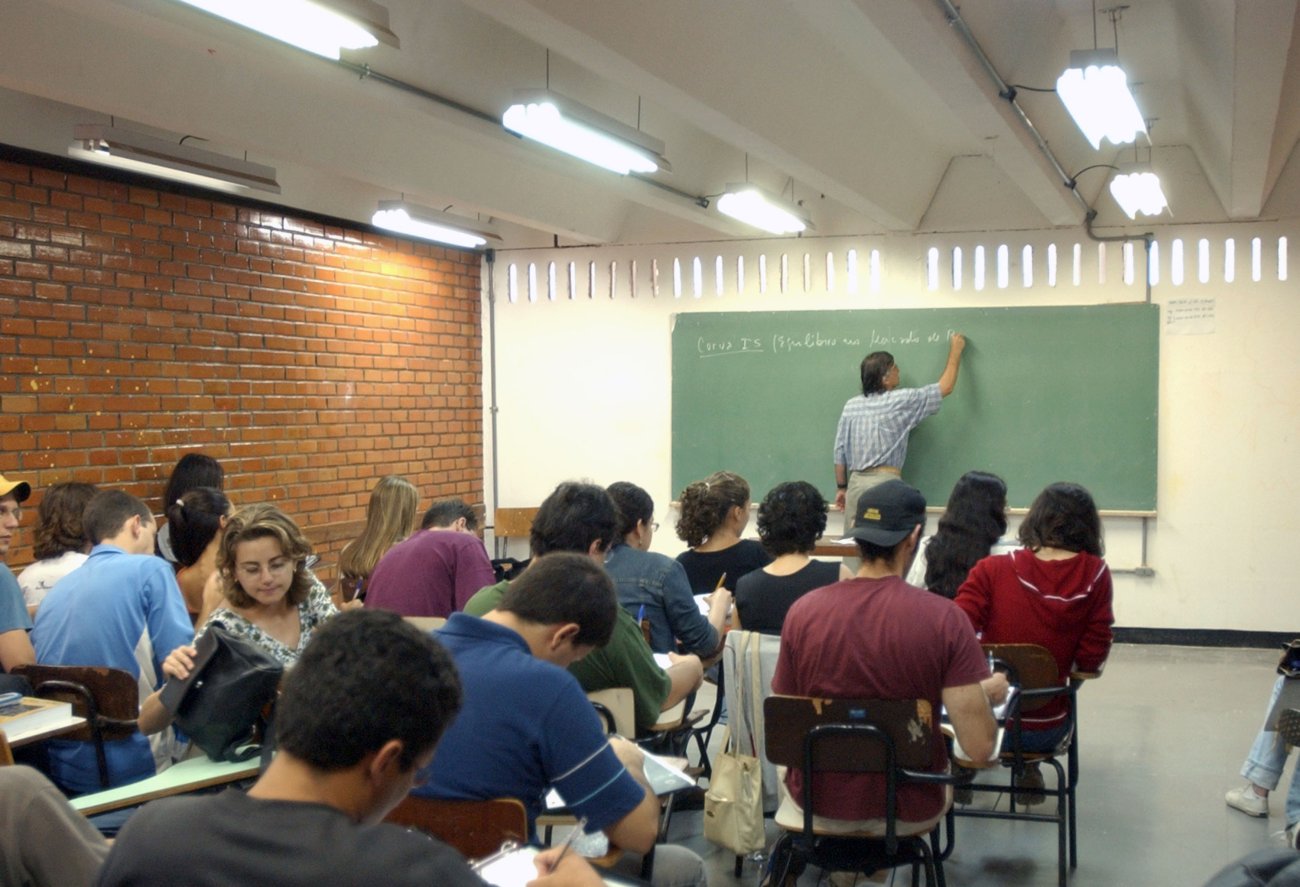 Estudo mostra que os alunos saem da escola, em média, com nota esperada para estudantes três anos mais novos Foto: Arquivo/EBC
