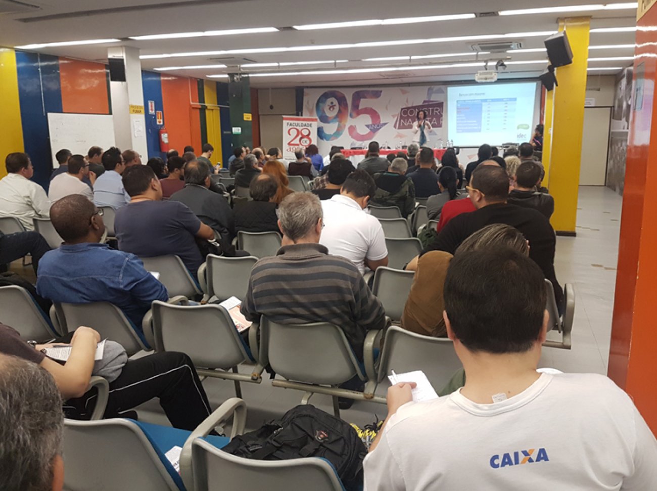 Audiência do seminário sobre empresas públicas promovido pela Faculdade 28 de Agosto e o Sindicato Foto: Seeb-SP