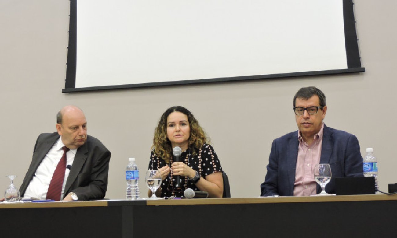 Cremonesi (à esquerda) e Juvandia, no seminário Foto: Contraf-CUT