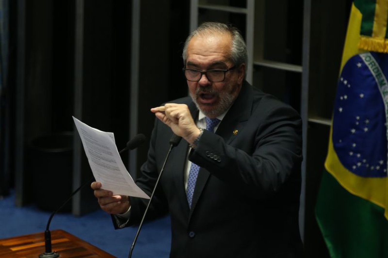 Senador Roberto Muniz quer mudar lei para que bancários trabalhem aos sábados Foto: Fabio Rodrigues Pozzebom / Agência Brasil