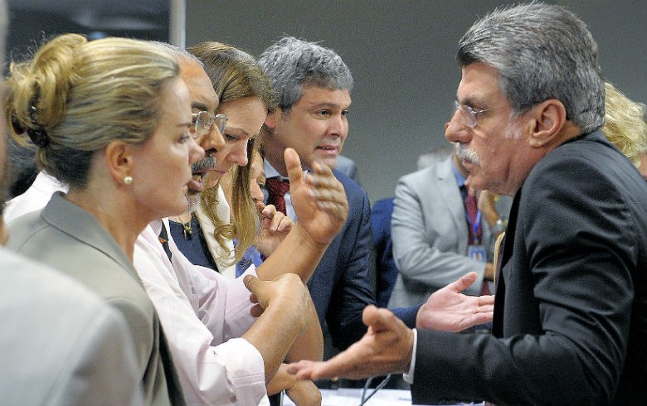 Gleisi, Paim, Vanessa, Lindbergh e Jucá: acordo entre senadores da oposição e governistas na Comissão de Assuntos Sociais Foto: Pedro França/Agência Senado