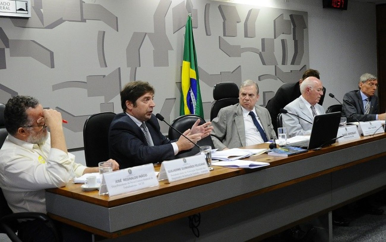 Guilherme Feliciano, vice-presidente da Anamatra, afirma que a a proposta de reforma, ao contrário do que dizem os governistas, retira direitos dos trabalhadores Foto: Geraldo Magela / Agência Senado