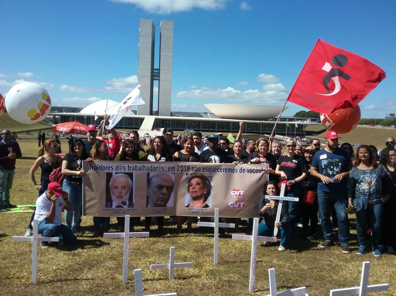 Dirigentes do Sindicato dos Bancários de São Paulo, Osasco e Região chegam a Brasília para protesto contra o desmonte trabalhista de Temer, banqueiros e empresários Foto: Seeb-SP