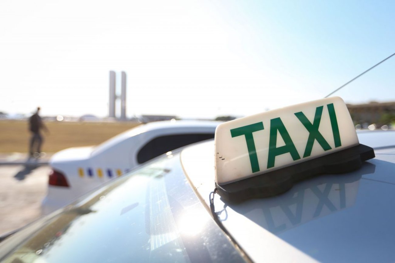 A quantidade de condutores de táxis, automóveis e caminhonetes com ensino superior subiu 125% Foto: Marcelo Camargo/Agência Brasil