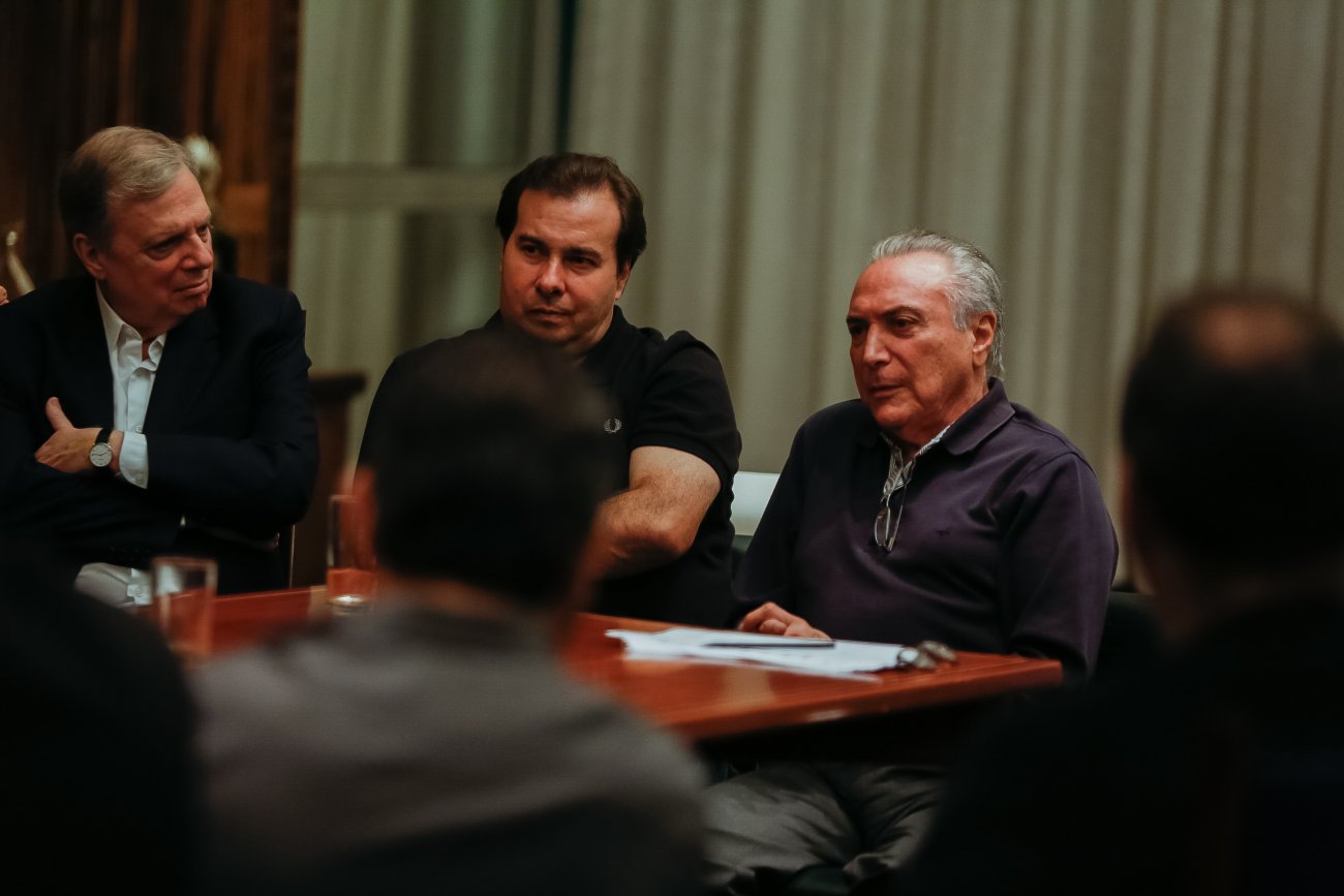 Governo Temer e parte da base aliada estão sob suspeita: movimento sindical cobra retirada das reformas e eleições diretas já! Foto: Marcos Corrêa / PR