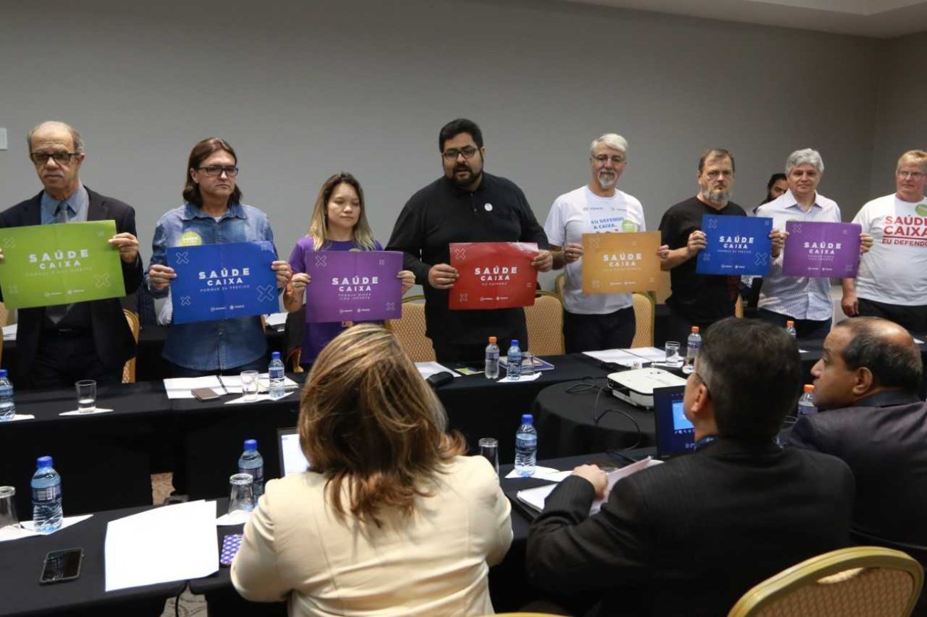 Durante a negociação, representantes dos empregados cobraram a manutenção do Saúde Caixa nos moldes atuais Foto: Fenae