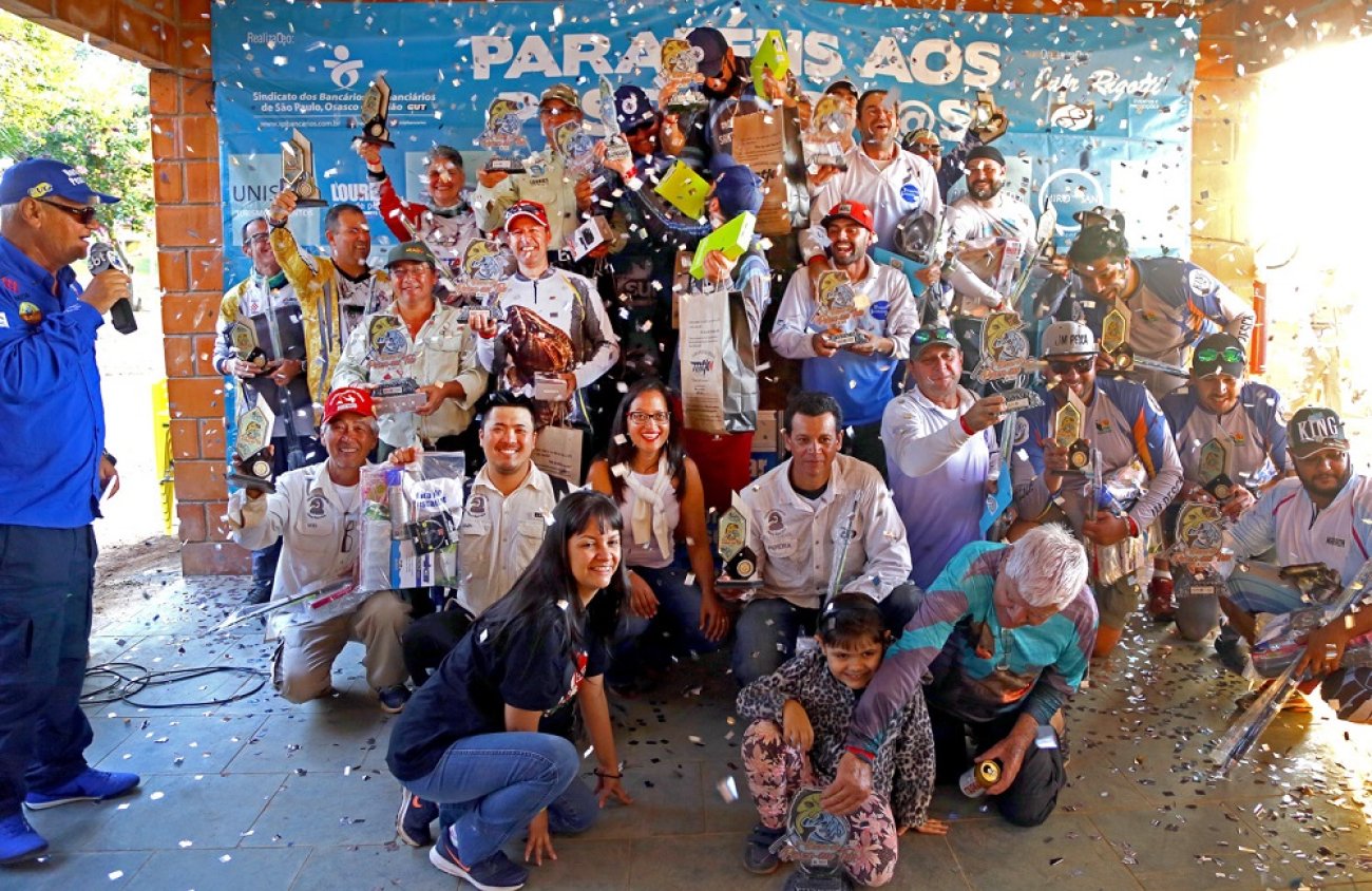 Vencedores recebem chuva de confete na premiação Foto: Juca Varella / Seeb-SP