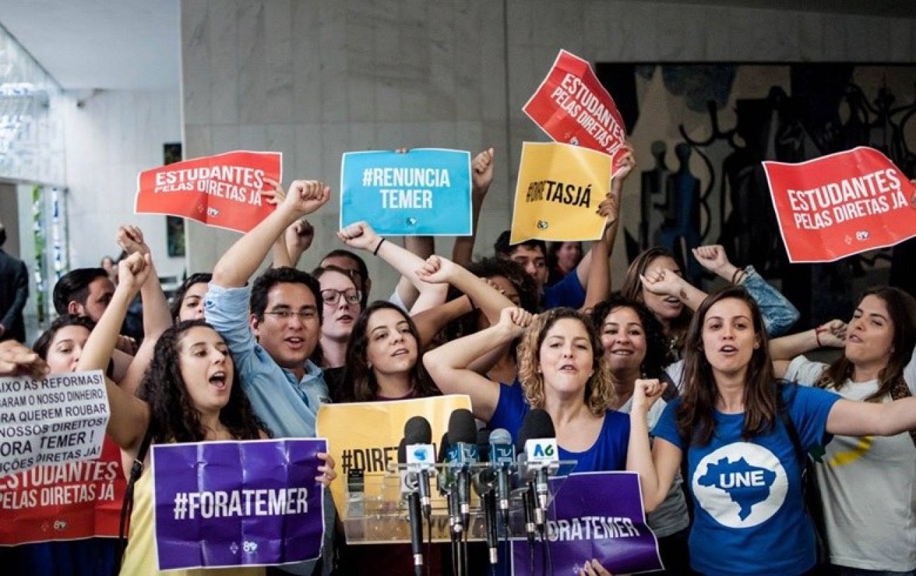 Estudantes entregaram abaixo-assinado ao presidente da Câmara dos Deputados, Rodrigo Maia Foto: Mídia Ninja