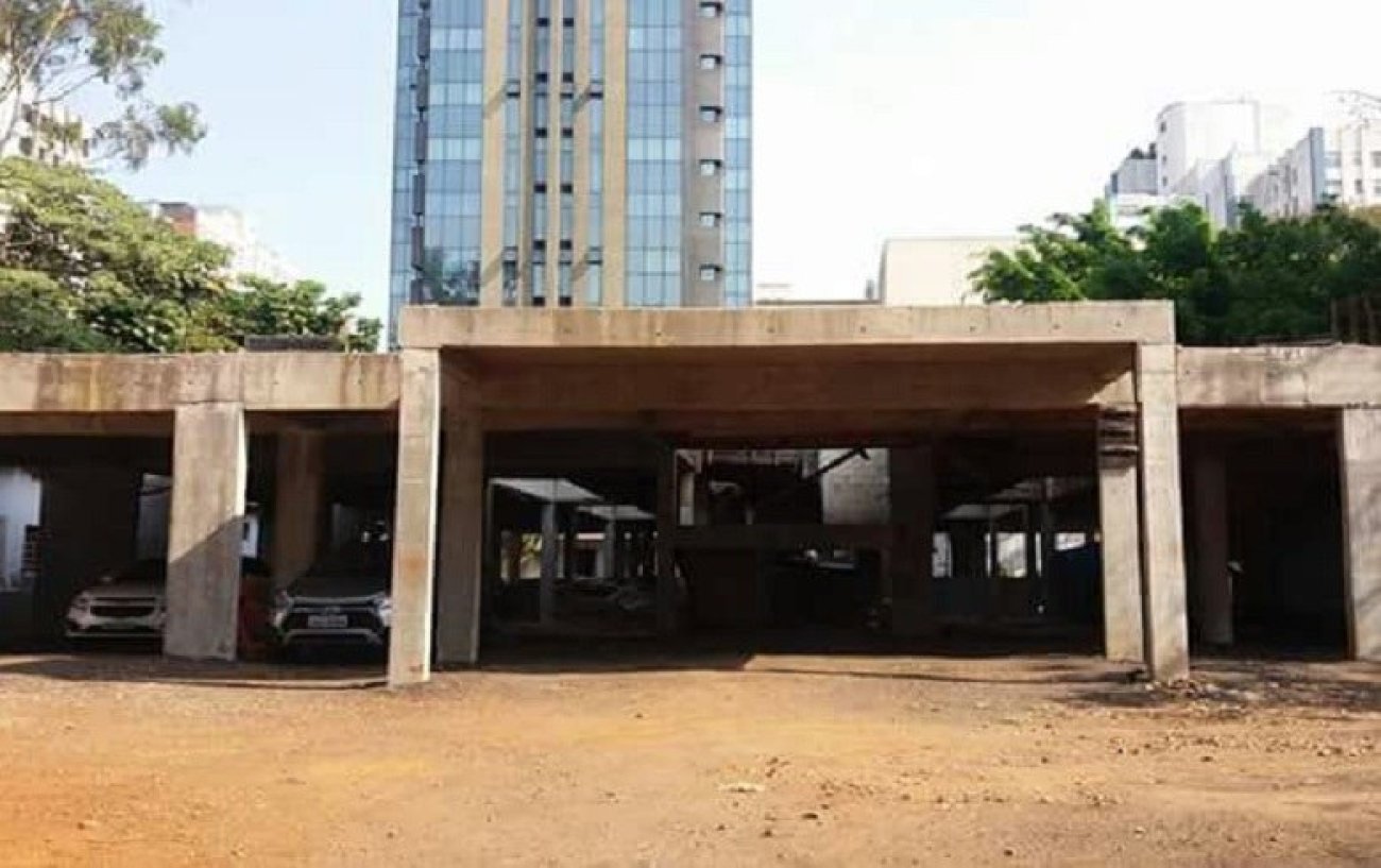 Obra paralisada da UPA Vila Mariana. População já sofre também com o fechamento do pronto socorro do Hospital São Paulo Foto: Facebook