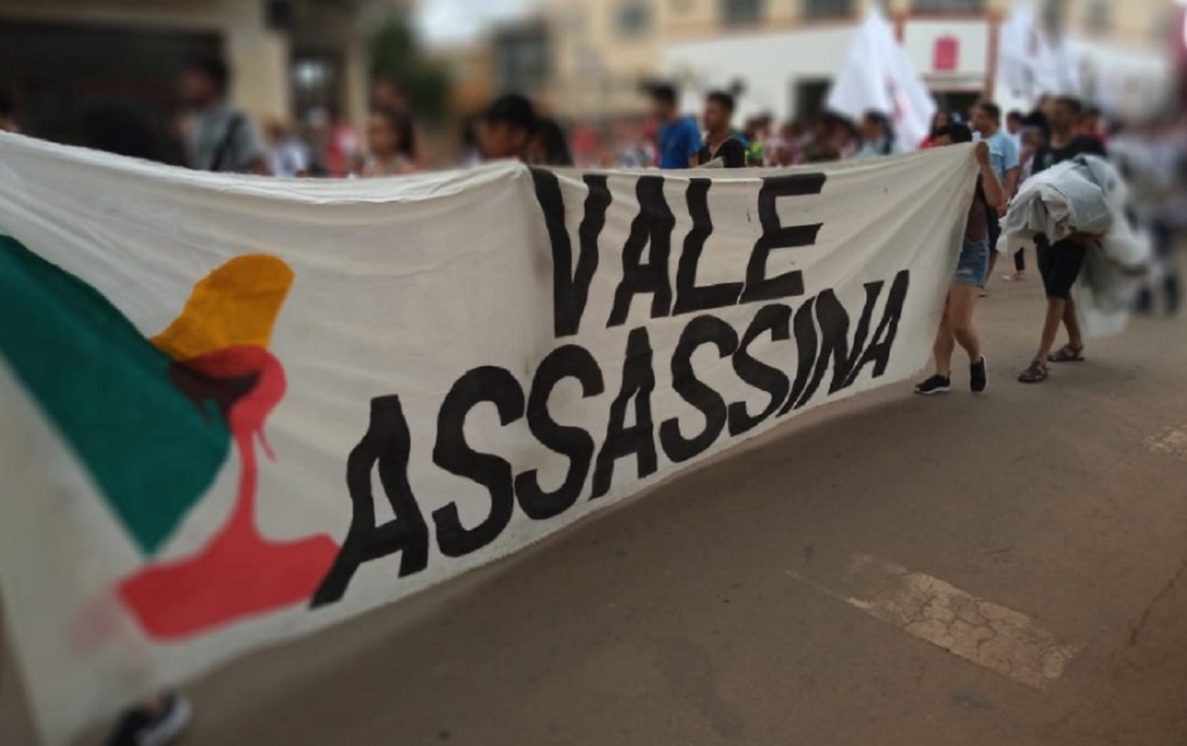 O Ministério Público de MG denunciou, por homicídio duplamente qualificado, o ex-presidente da Vale, Fabio Schvartsman, 11 funcionários da mineradora e cinco da empresa de inspeções Tüv Süd, que atestou a segurança da barragem COLETIVO DE COMUNICAÇÃO DO MAB