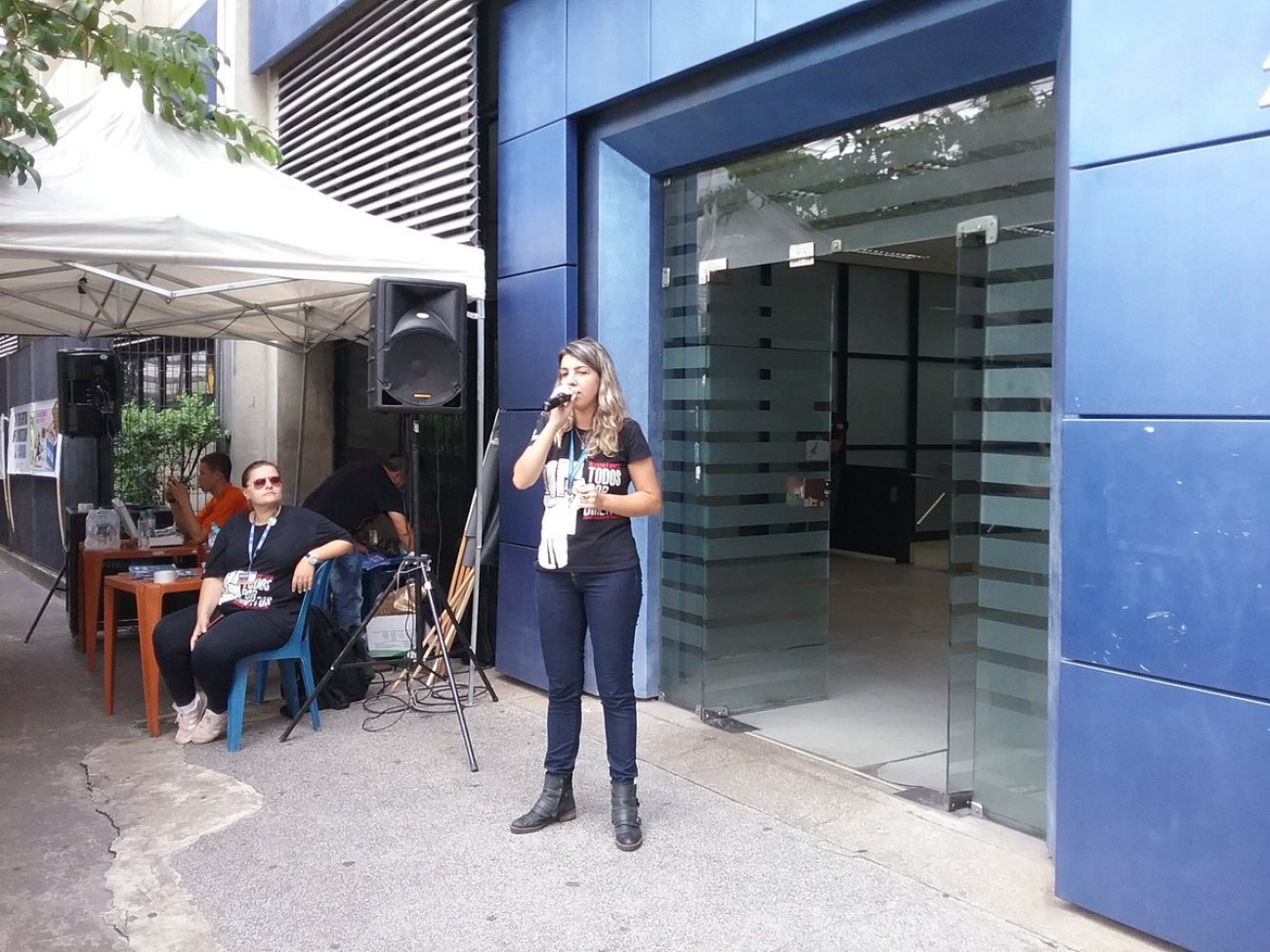 A dirigente sindical Vivian Sá, durante ato em defesa da Caixa 100% pública Foto: Seeb-SP