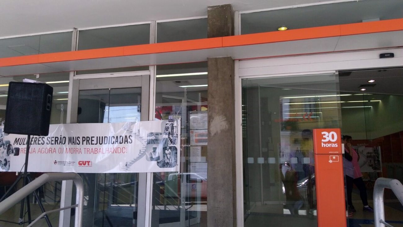 Agência na Rua Tobias Barreto não abriu na terça-feira por conta do desrespeito do Itaú Foto: Seeb/SP