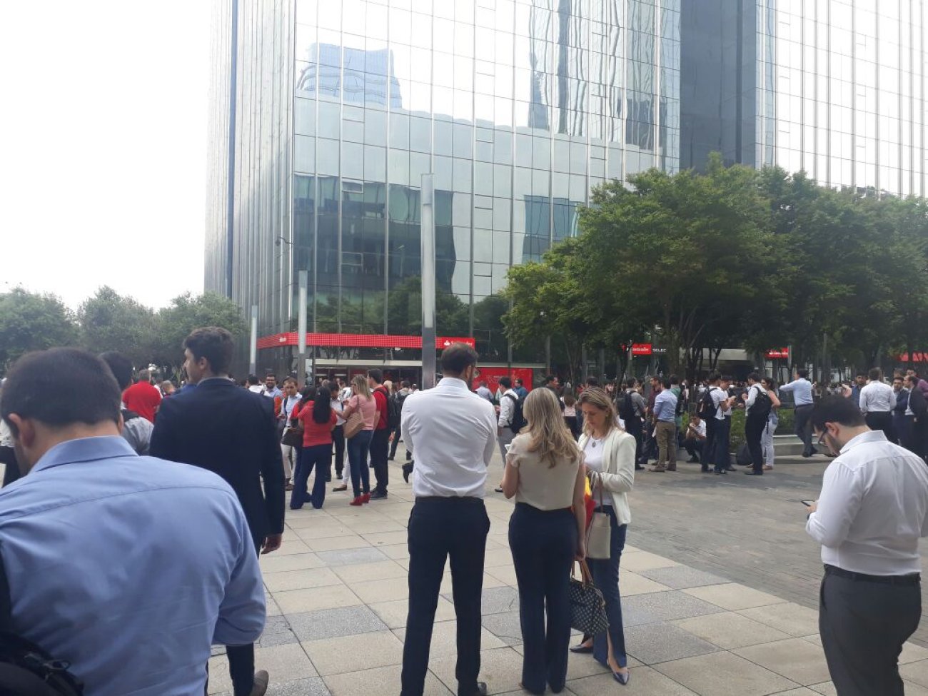Na Torre, matriz do banco espanhol no Brasil, trabalhadores também cruzaram os braços Foto: Seeb-SP