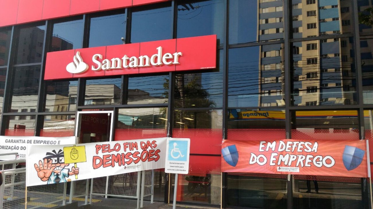 Atividade no Santander Adolfo Pinheiro, zona sul de São Paulo Foto: Seeb-SP