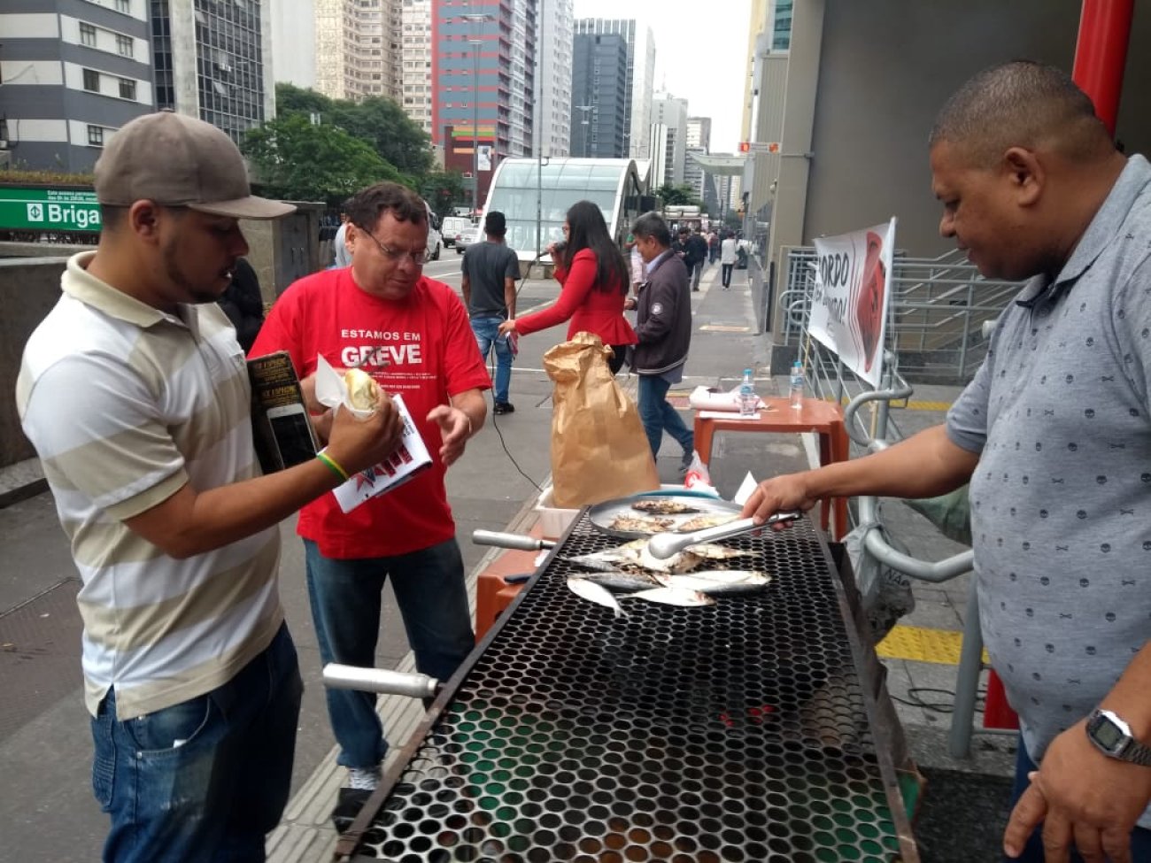 Sardinhada na Avenida Paulista na segunda-feira 4 contra o assédio na Superintendência Regional Foto: Seeb-SP