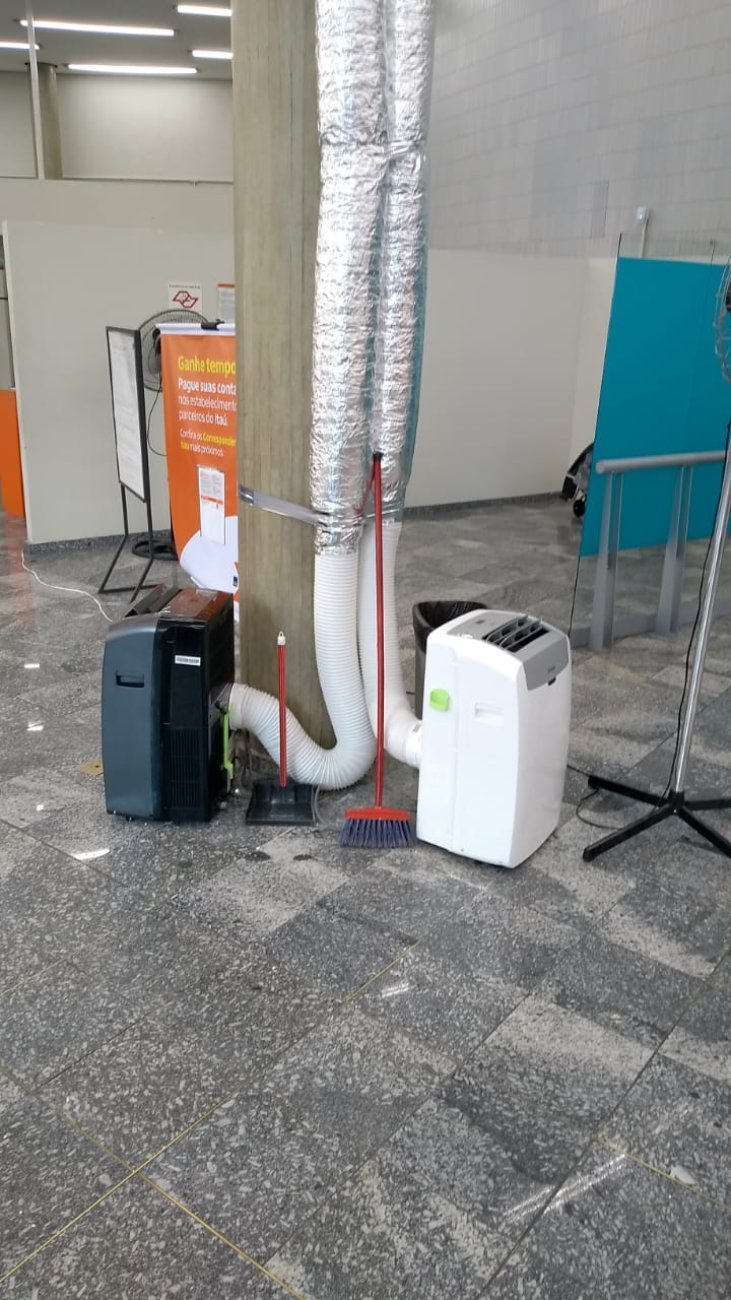 Remendo em agência do banco que lucrou R$ 25 bilhões em 2017 Foto: Seeb-SP