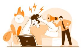 Artem desenho mostra um chefe com um megafone na mão gritando com uma trabalhadora em frente a um notebook