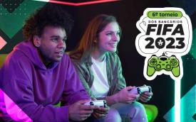 Imagem de pessoas jogando videogame, acompanhada do logo 