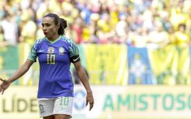 Imagem mostra a jogadora da Seleção Marta