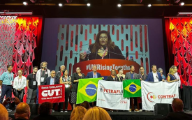 Delegação brasileira ocupou o palco da Conferência Mundial da UNI Finanças para receber o prêmio em homenagem a Rita Berlofa, ex-presidente da UNI Finanças. Um tributo merecido a seu árduo trabalho internacional e conquistas.