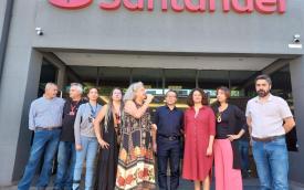 Dirigentes do Sindicato em frente ao Radar Santander, durante protesto contra demissões