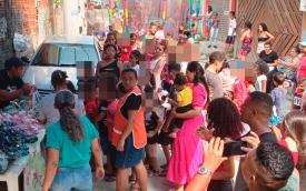 Festa do Dia das Crianças de uma das comunidades atendidas pela campanha Faça Uma Criança Feliz, do Sindicato dos Bancários