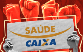Imagem de um cartaz com o logo do Saúde Caixa, e ao fundo punhos cerrados erguidos